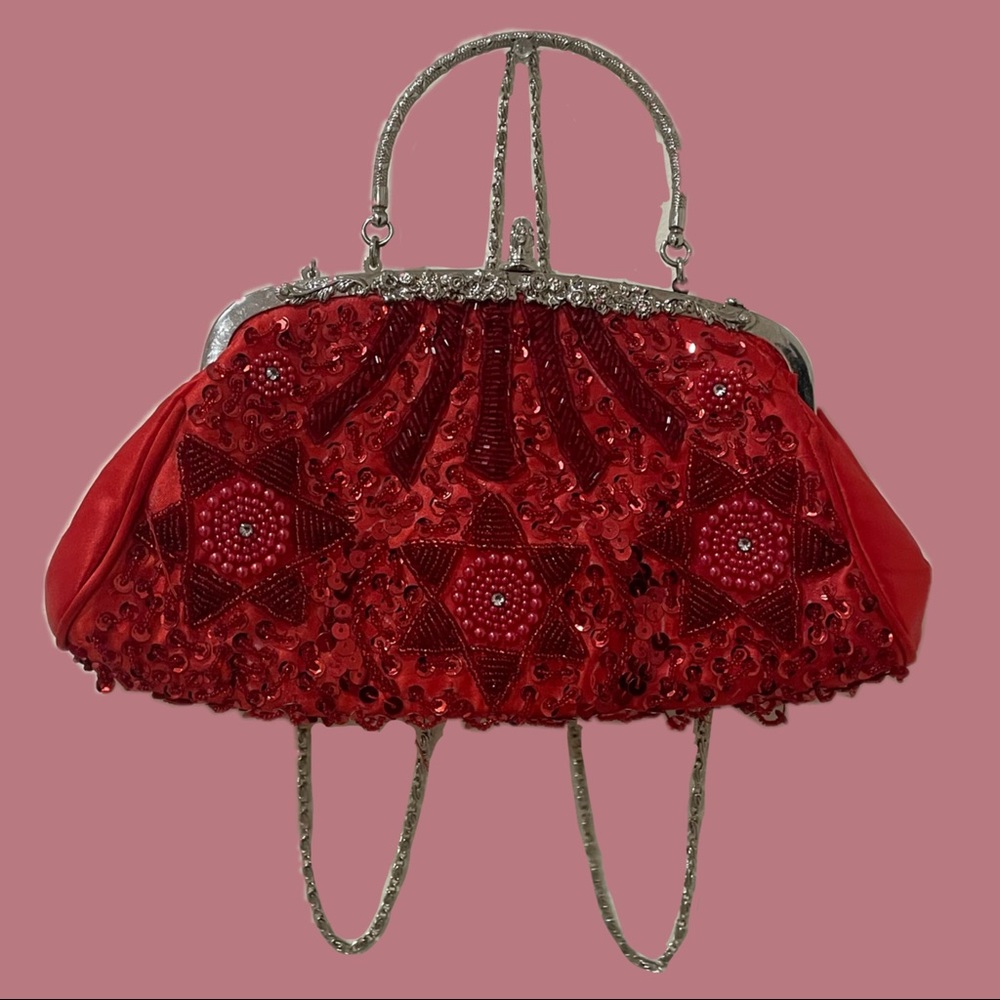 Red beaded clasp purse